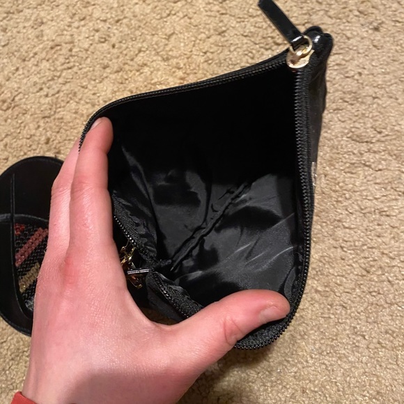 Pair of VS Small Makeup/accessories Bags - Picture 4 of 5